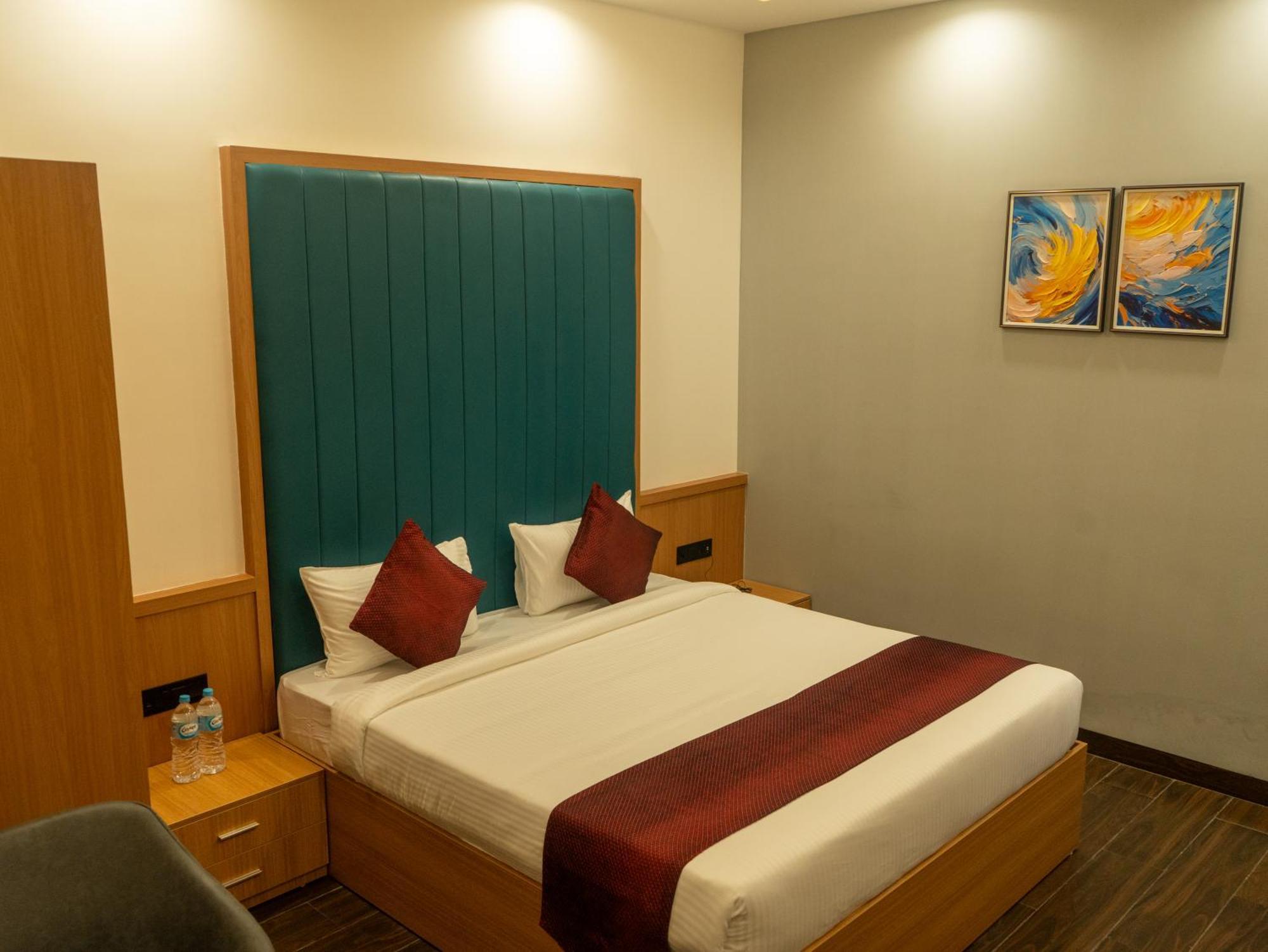 Hotel Alba Inn, Indore Bagian luar foto