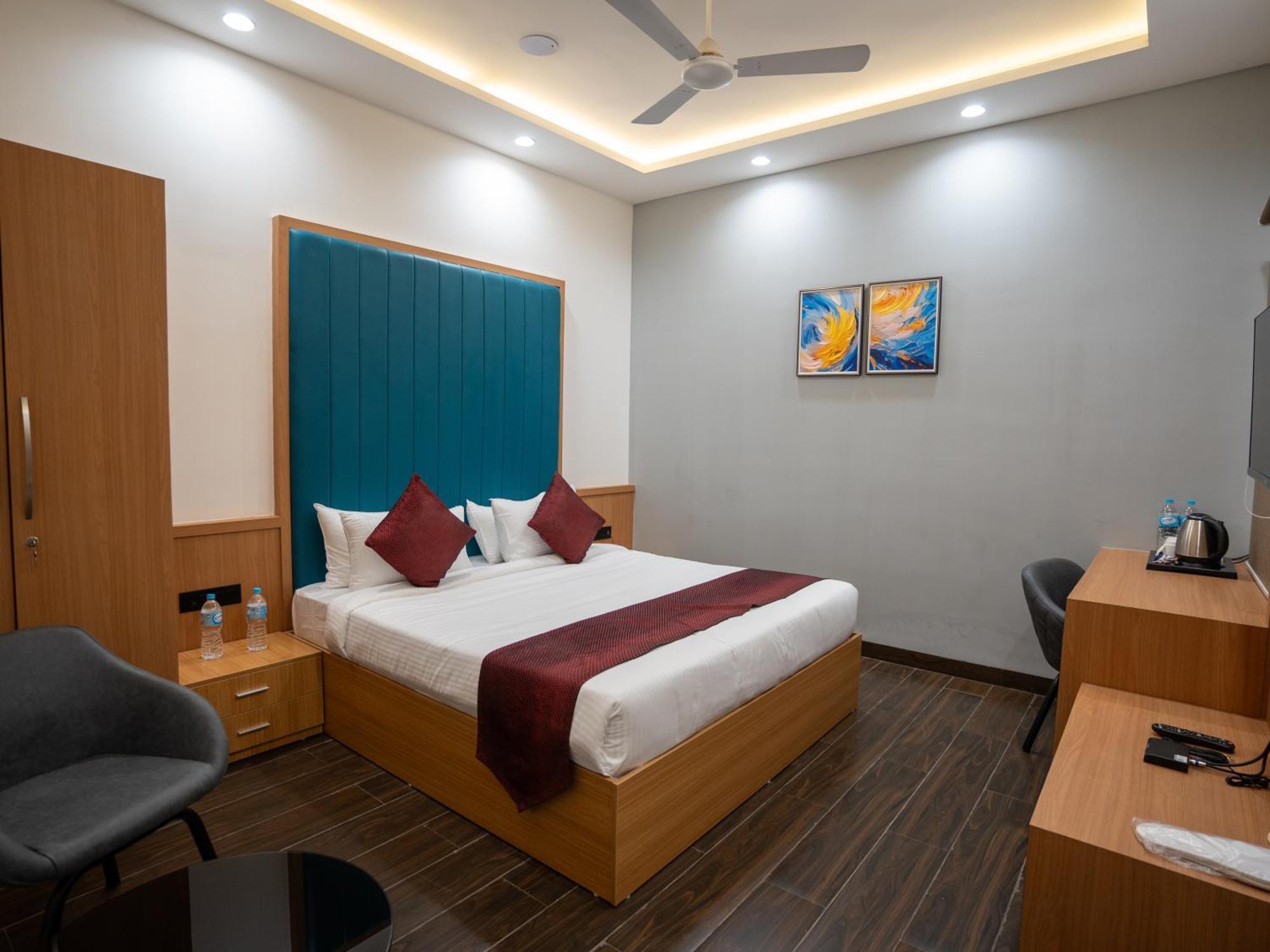 Hotel Alba Inn, Indore Bagian luar foto