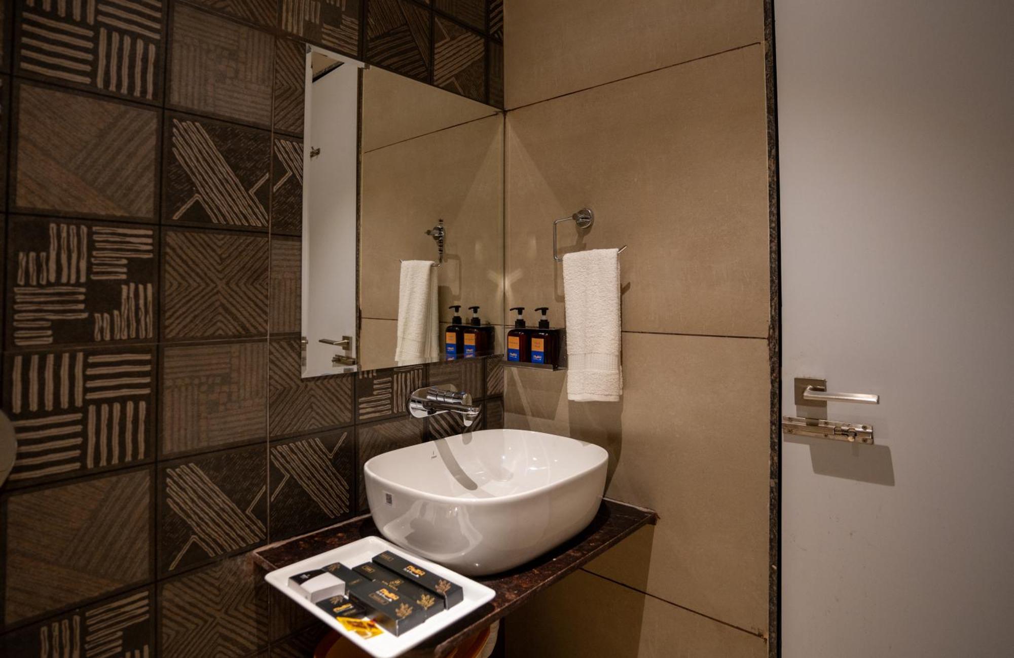 Hotel Alba Inn, Indore Bagian luar foto