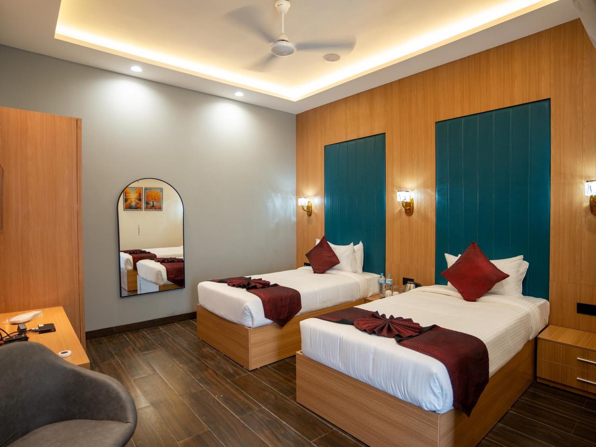 Hotel Alba Inn, Indore Bagian luar foto